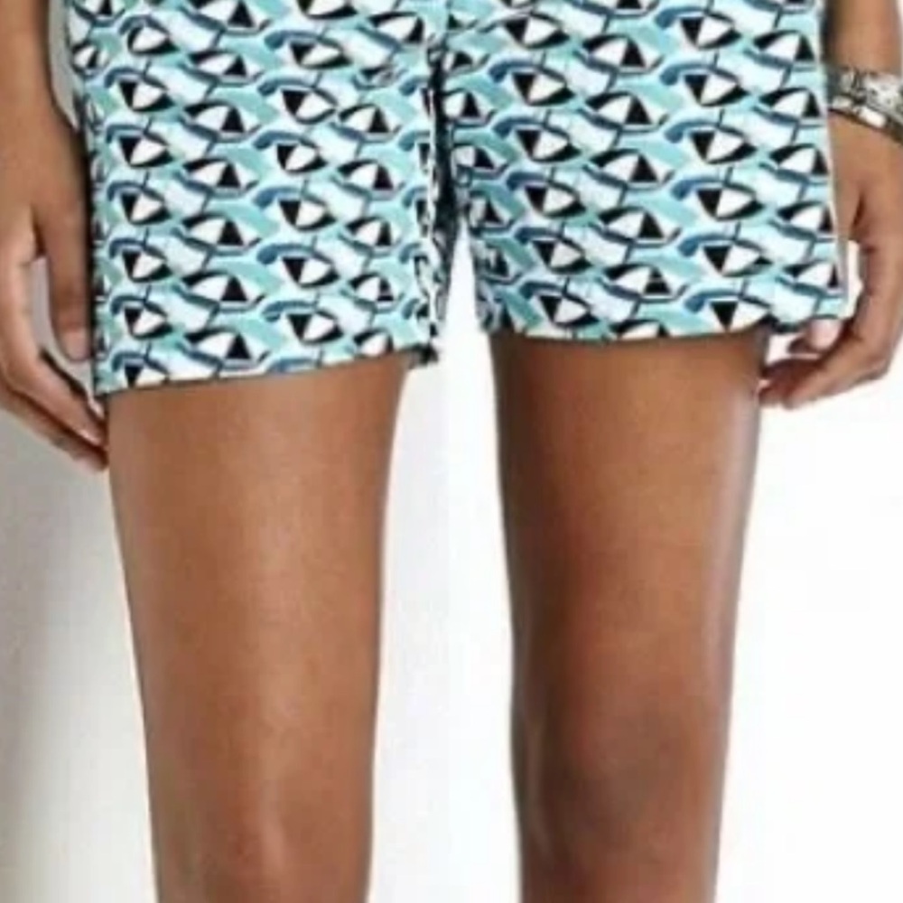 Geometric Patterned Shorts - Picture 3 of 4